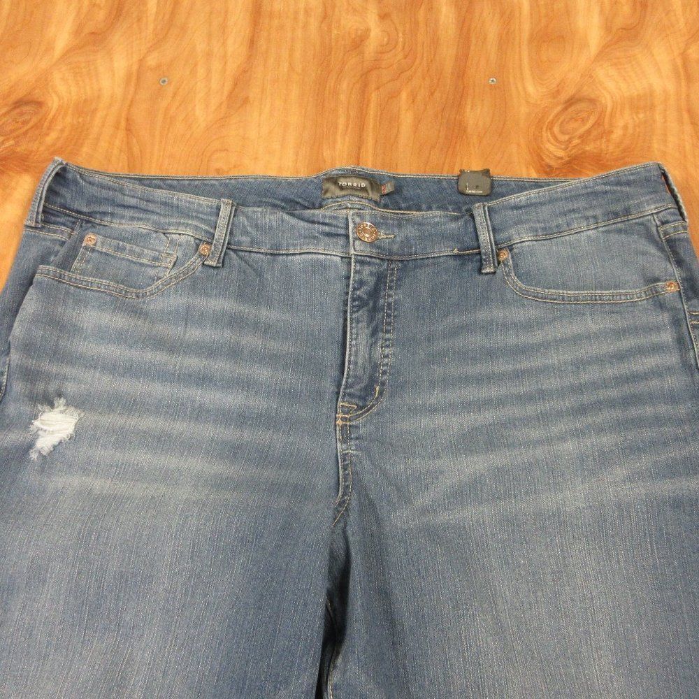 TORRID Perfect Boyfriend Ankle Mid-Rise Jeans Size 22W Ripped Stretch Denim NWT - Picture 3 of 16